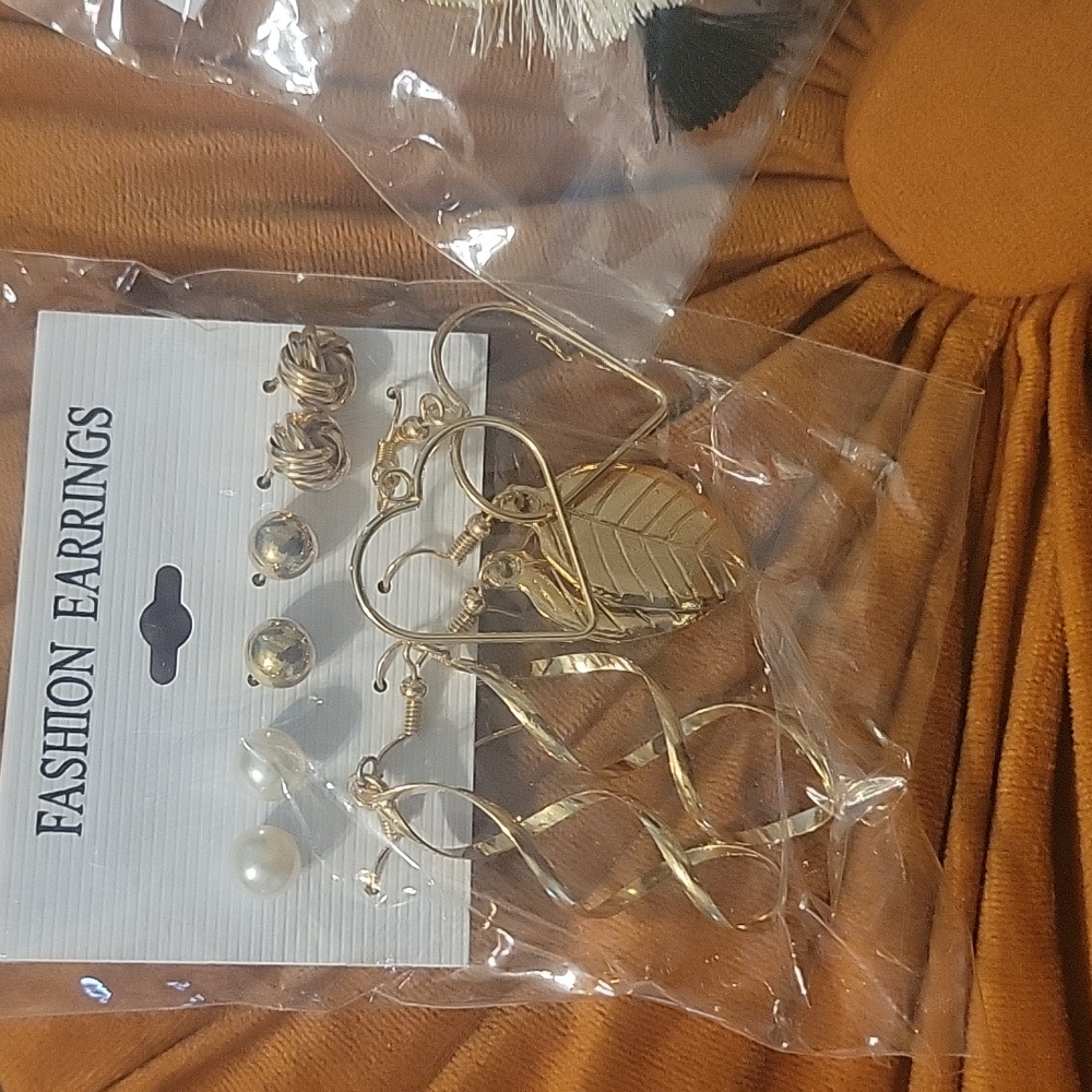 Earing sets - Picture 4 of 4